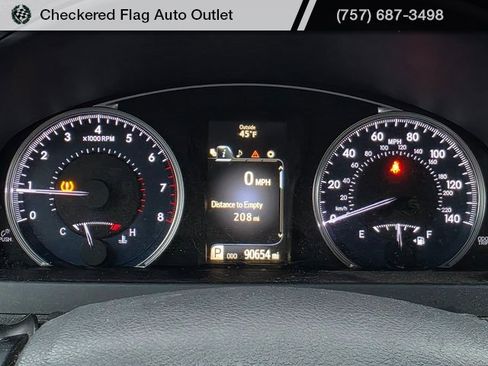 Used 2016 Toyota Camry LE image 11