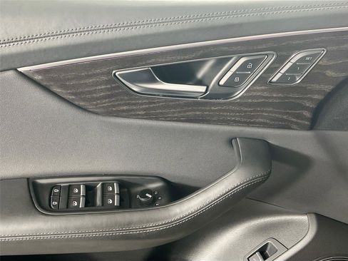 Used 2022 Audi Q8 Prestige AWD/4WD image 19