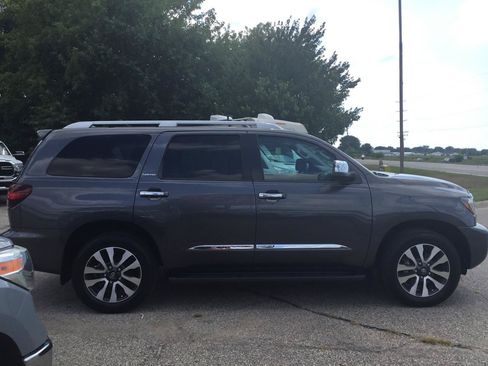 Used 2021 Toyota Sequoia Limited w/ Safety & Convenience Package AWD/4WD image 5