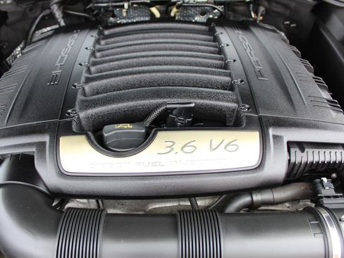 Used 2016 Porsche Cayenne Platinum Edition image 36