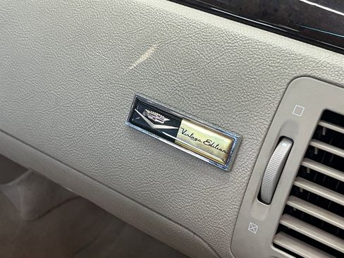 Used 2011 Cadillac DTS Luxury image 20