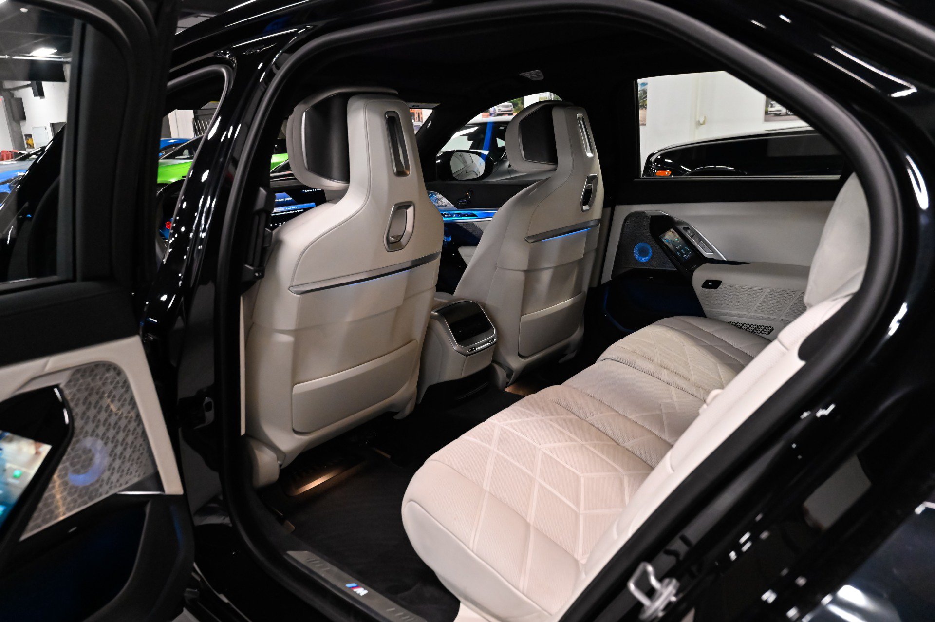 Used 2023 BMW i7 xDrive60 AWD/4WD image 7