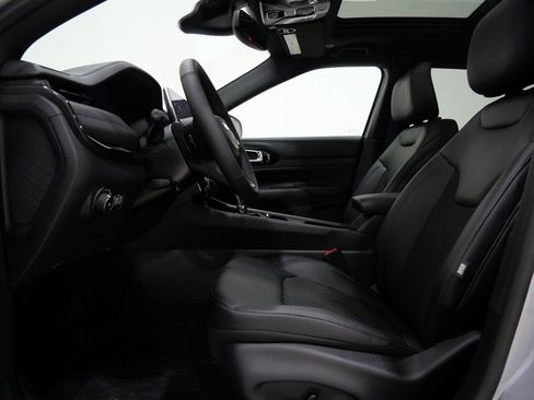 New 2026 Jeep Compass Latitude w/ Sun and Sound Group image 13