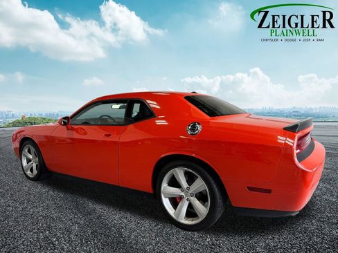 Used 2009 Dodge Challenger SRT8 RWD image 3