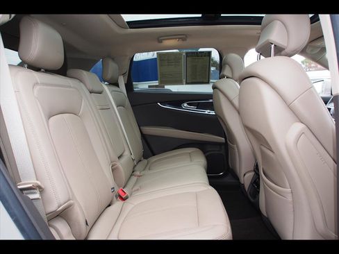 Used 2021 Lincoln Nautilus Reserve w/ Equipment Group 201A image 14