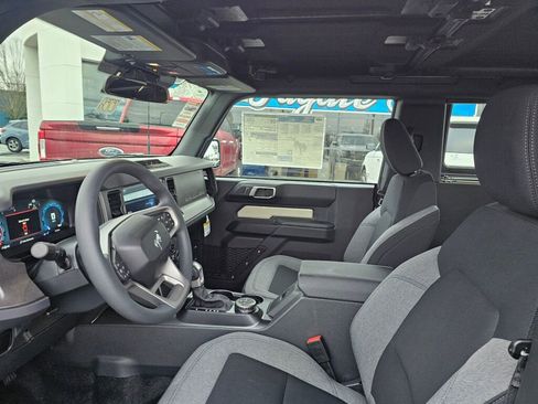 New 2025 Ford Bronco Base image 10