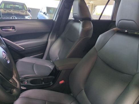 Used 2025 Toyota Corolla Cross XLE w/ Convenience Package FWD image 18