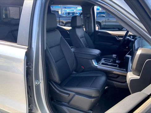 Used 2024 Chevrolet Silverado 1500 LT Trail Boss w/ Convenience Package II image 9