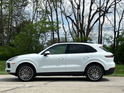 Certified 2023 Porsche Cayenne AWD/4WD image 2