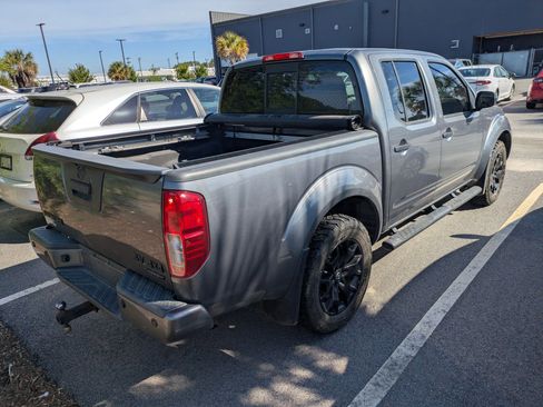 Used 2021 Nissan Frontier SV w/ Midnight Edition Floor Mats AWD/4WD image 2