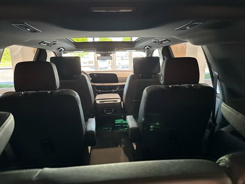New 2026 Chevrolet Suburban Z71 w/ Z71 Off-Road Package AWD/4WD image 19