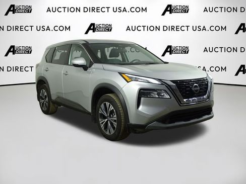 Used 2022 Nissan Rogue SV image 2