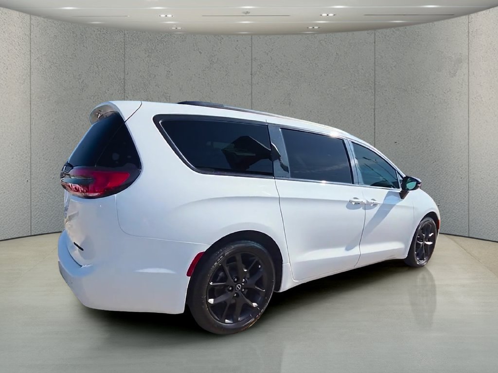 Used 2025 Chrysler Pacifica Limited FWD image 41