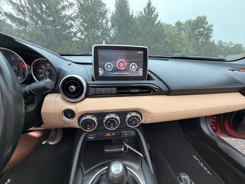 Used 2017 MAZDA MX-5 Miata RF Grand Touring w/ Appearance Package RWD image 19