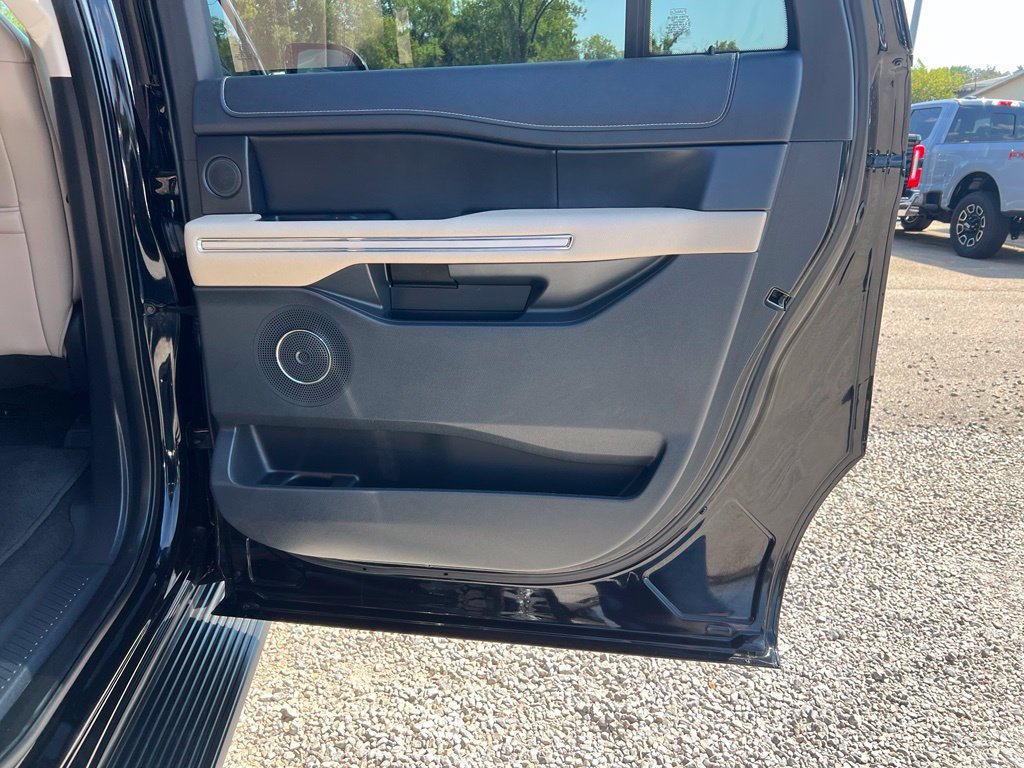 Used 2024 Ford Expedition Max Limited AWD/4WD image 19