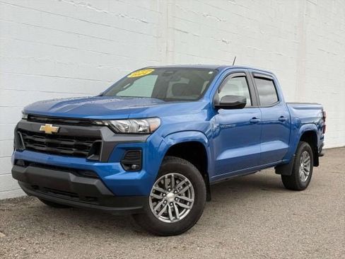 Certified 2024 Chevrolet Colorado LT w/ LT Convenience Package II AWD/4WD image 1