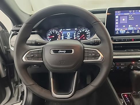 Used 2025 Jeep Compass Latitude AWD/4WD image 29