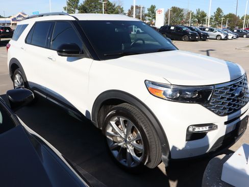 Used 2021 Ford Explorer Platinum w/ Equipment Group 601A image 2