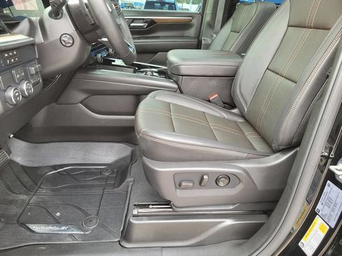 Used 2026 Chevrolet Suburban High Country RWD image 18