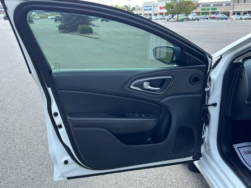 Used 2017 Chrysler 200 Limited Platinum image 11