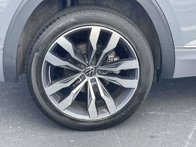 Certified 2023 Volkswagen Atlas Cross Sport SEL Premium R-Line AWD/4WD image 9