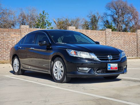 Used 2015 Honda Accord Touring image 4