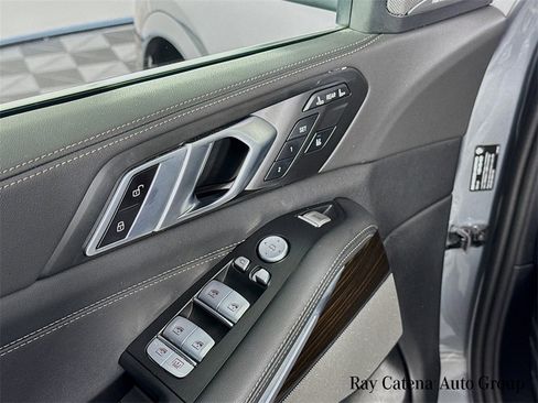 Certified 2024 BMW X7 xDrive40i w/ Premium Package image 18