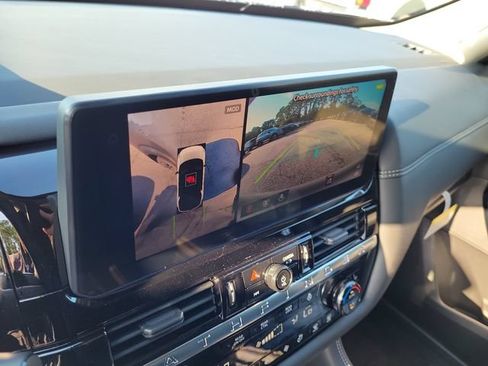 New 2026 Nissan Pathfinder Platinum FWD image 29