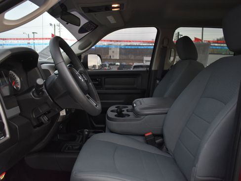 Used 2018 RAM 2500 Tradesman w/ Chrome Appearance Group image 14