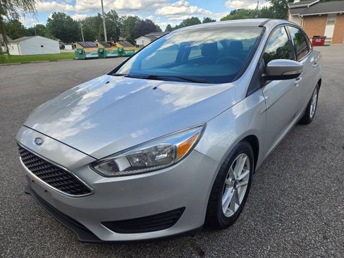 Used 2017 Ford Focus SE FWD image 3