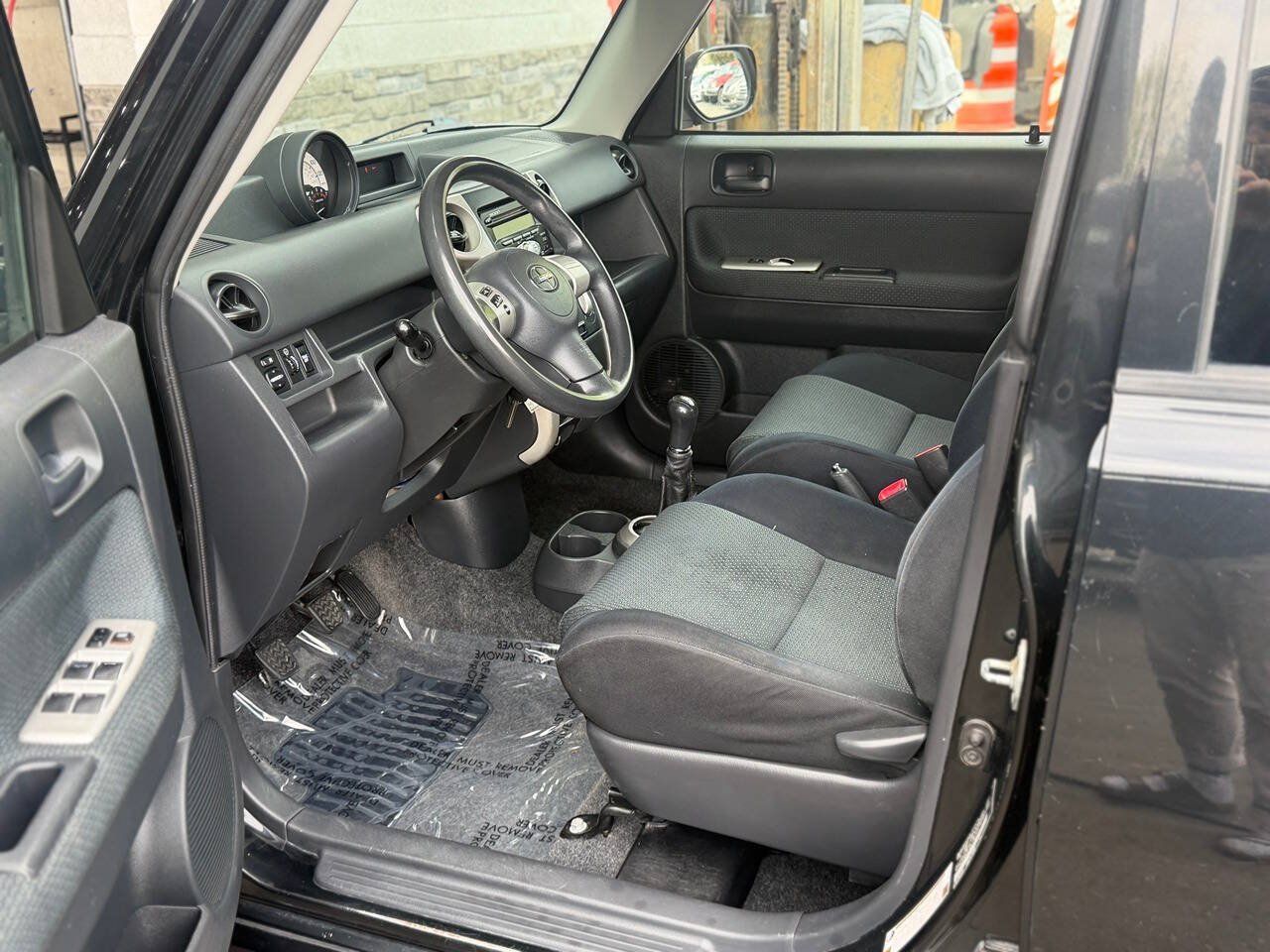 Used 2006 Scion xB FWD image 2