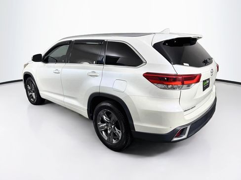 Used 2018 Toyota Highlander Limited Platinum FWD image 5