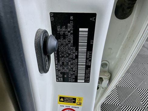 Used 2013 Toyota Highlander Limited image 12