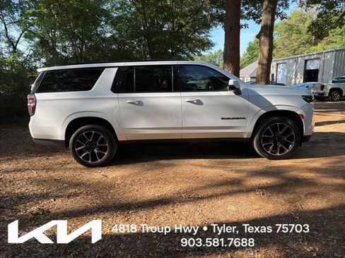 Used 2023 Chevrolet Suburban RST w/ Luxury Package RWD image 13