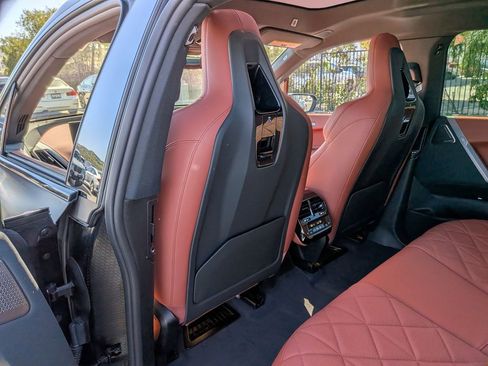 New 2026 BMW iX xDrive60 image 32