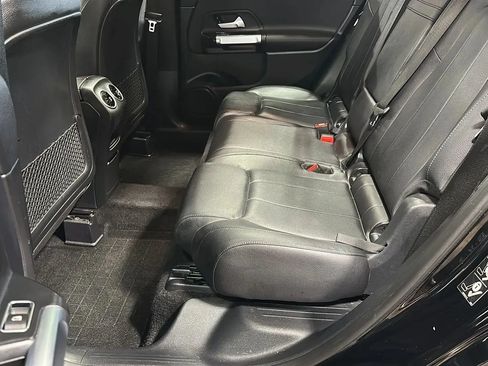 Used 2021 Mercedes-Benz GLB 250 4MATIC image 11