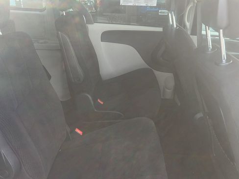Used 2013 Dodge Grand Caravan SXT image 15