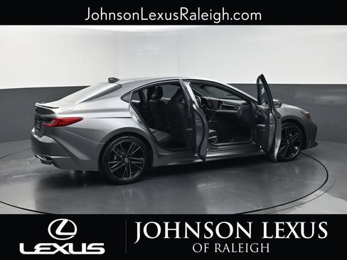 Used 2025 Toyota Camry XSE FWD image 32