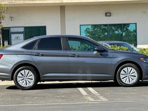 Used 2019 Volkswagen Jetta FWD image 4