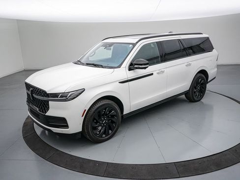 Used 2025 Lincoln Navigator L Reserve w/ Jet Appearance Package image 8