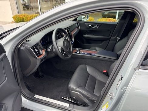 Used 2025 Volvo V60 B5 Cross Country Plus image 18