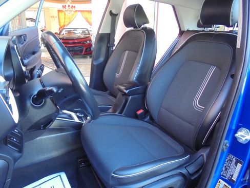 Used 2024 Hyundai Venue Limited FWD image 9