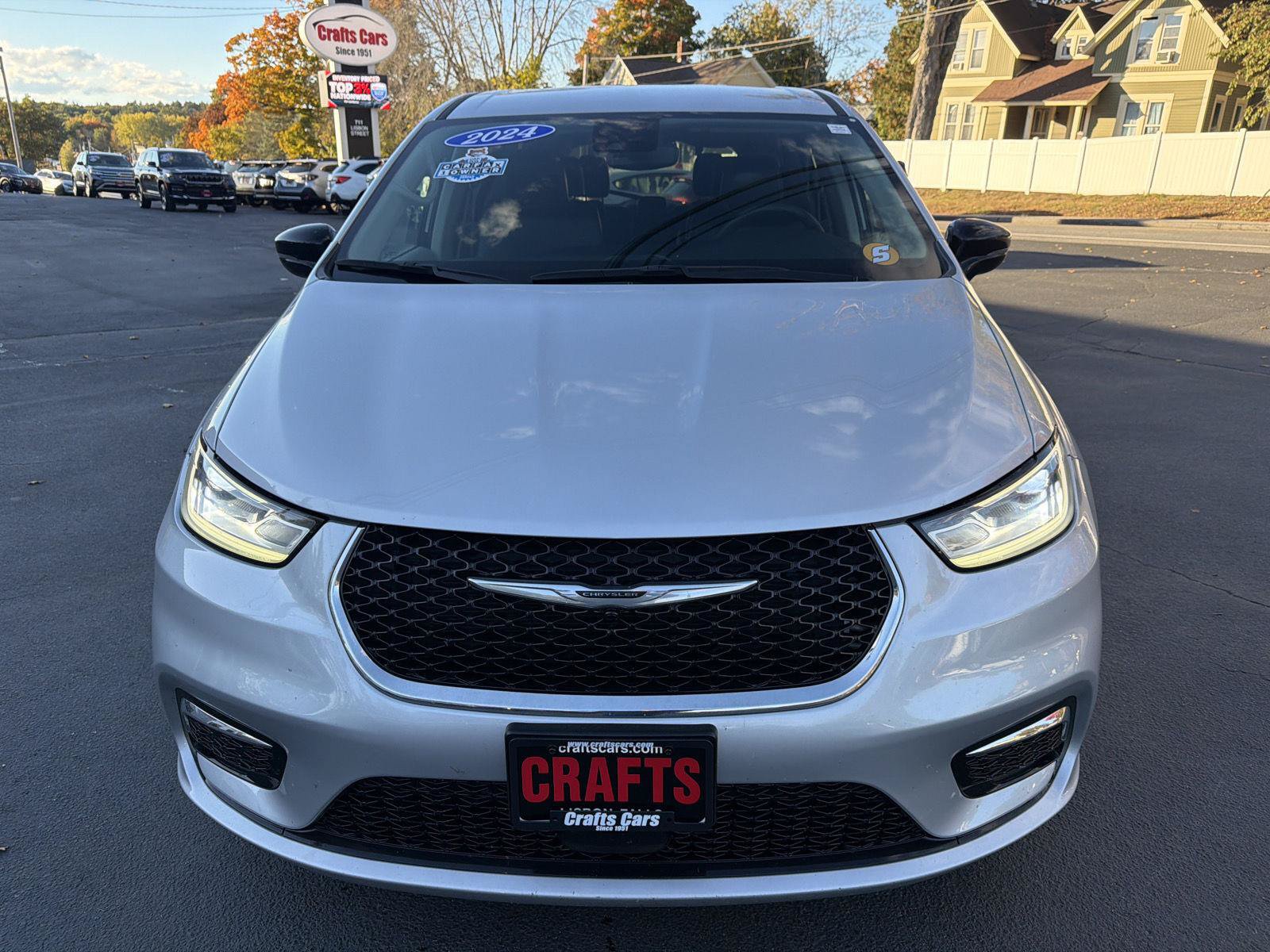Used 2024 Chrysler Pacifica Touring-L FWD image 8