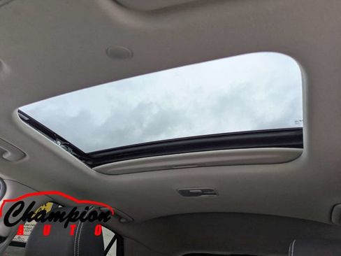 Used 2022 Hyundai Venue SEL FWD image 23