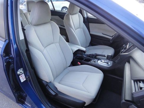 Used 2017 Subaru Impreza 2.0i Premium image 9