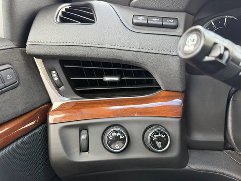 Used 2018 Cadillac Escalade Luxury w/ LPO, Radiant Package AWD/4WD image 12
