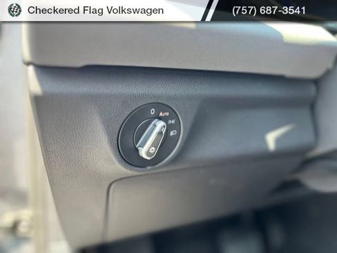 Used 2025 Volkswagen Jetta SE FWD image 16