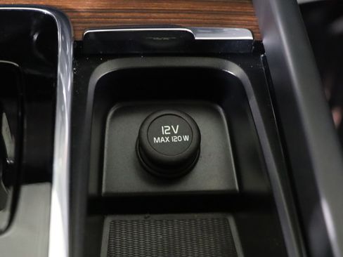 Used 2024 Volvo XC60 B5 Plus image 37