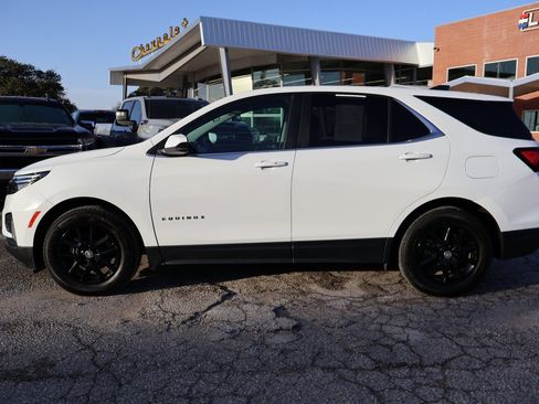 Used 2023 Chevrolet Equinox LT image 2