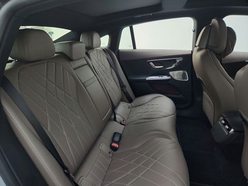 Used 2025 Mercedes-Benz EQE 500 4MATIC Sedan image 25